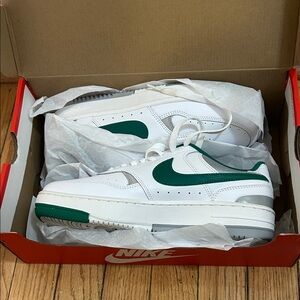 Nike White and Green Low-Top Sneakers